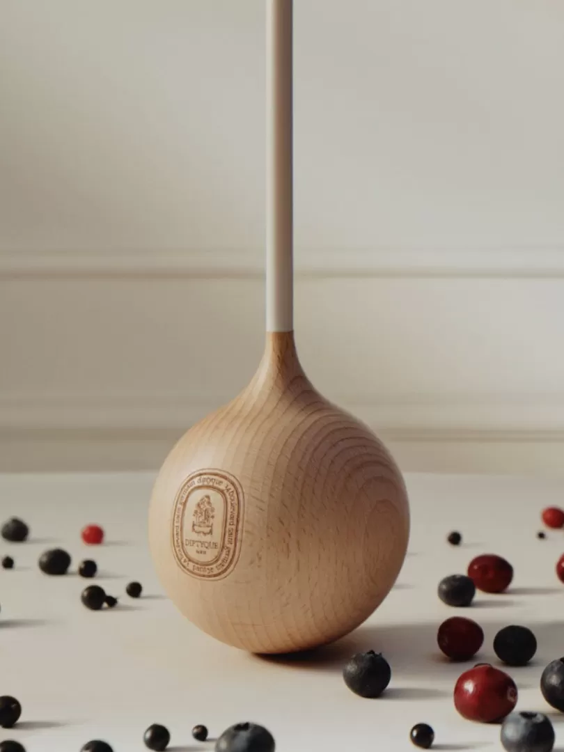 baies_berries_the_culbuto_oscillating_diffuser_4.webp Diptyque Baies (Berries) The Culbuto, Oscillating diffuser- See All | The Culbuto